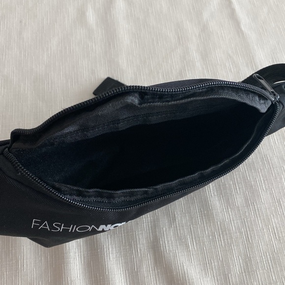 Fashion Nova Waist bag - Picture 3 of 5